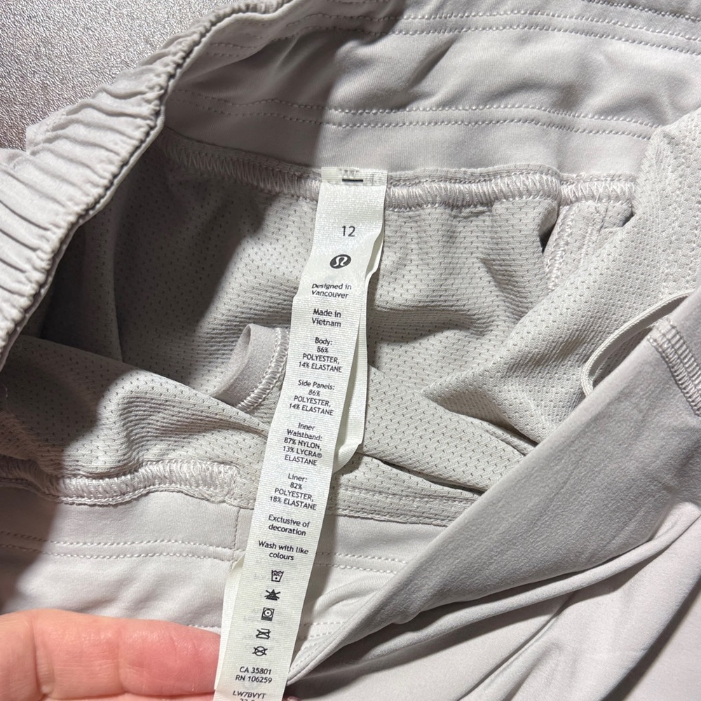 Lululemon Hotty Hot Women's Shorts 4” SE NWT SZ12 - Picture 7 of 7